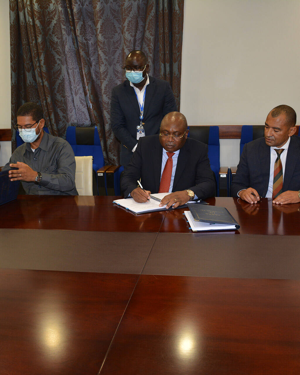 Sonils renova contrato com o Porto de Luanda Porto de Luanda